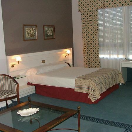 Hotel Las Cigueenas Trujillo Quarto foto